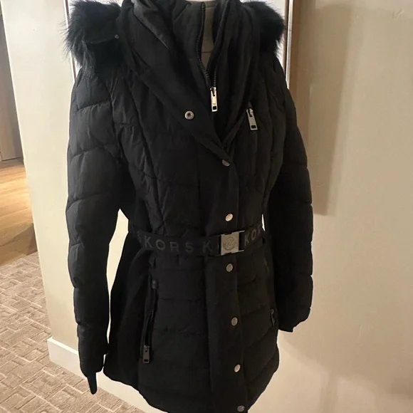 MICHAEL Michael Kors Black Hooded Puffer Jacket - Picture 5 of 12